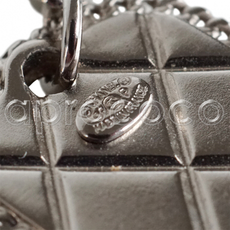 CHANEL quilted silver-tone DOG-TAG EARRINGS with CC logo