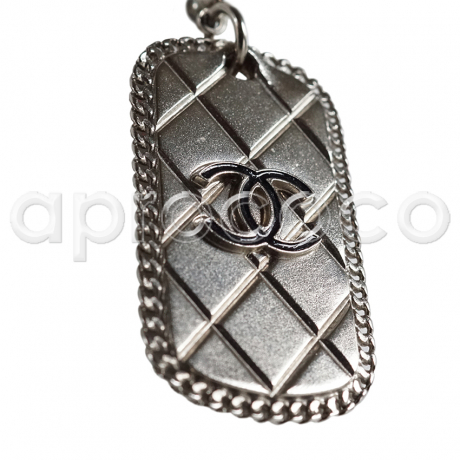 CHANEL quilted silver-tone DOG-TAG EARRINGS with CC logo