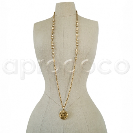 ♥ Parisian Glam ♥ CHANEL crystals Sautoir Necklace w/ CC Logo 3D Pendant